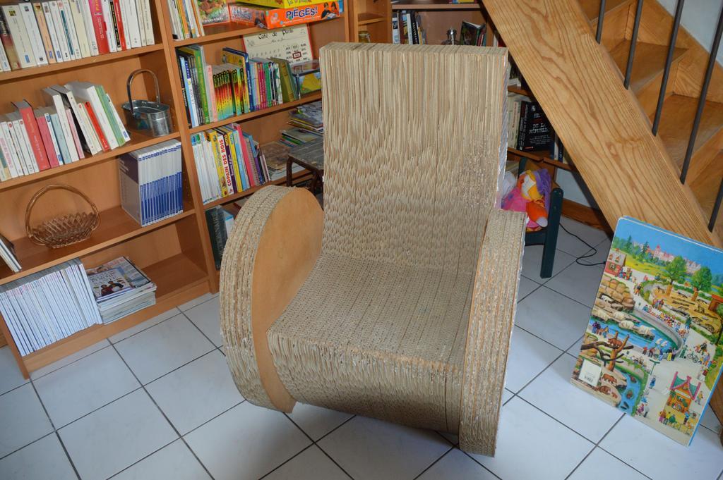 Appartement Volets Bleus Et Briques Rouges *