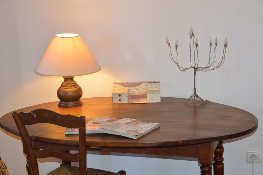Volets Bleus Et Briques Rouges Apartment *