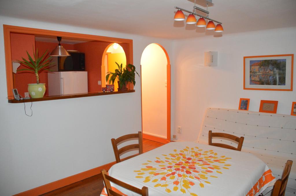 Volets Bleus Et Briques Rouges Apartment Albi