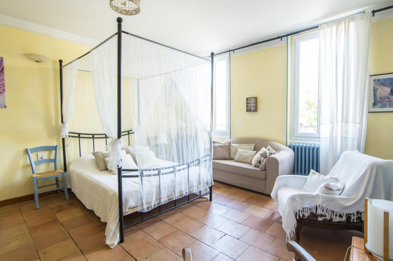 Volets Bleus Et Briques Rouges Apartment Albi