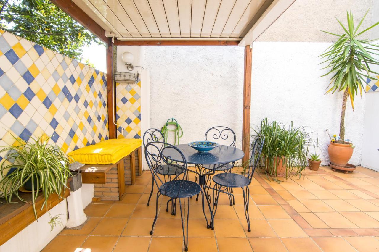 Volets Bleus Et Briques Rouges Apartment *