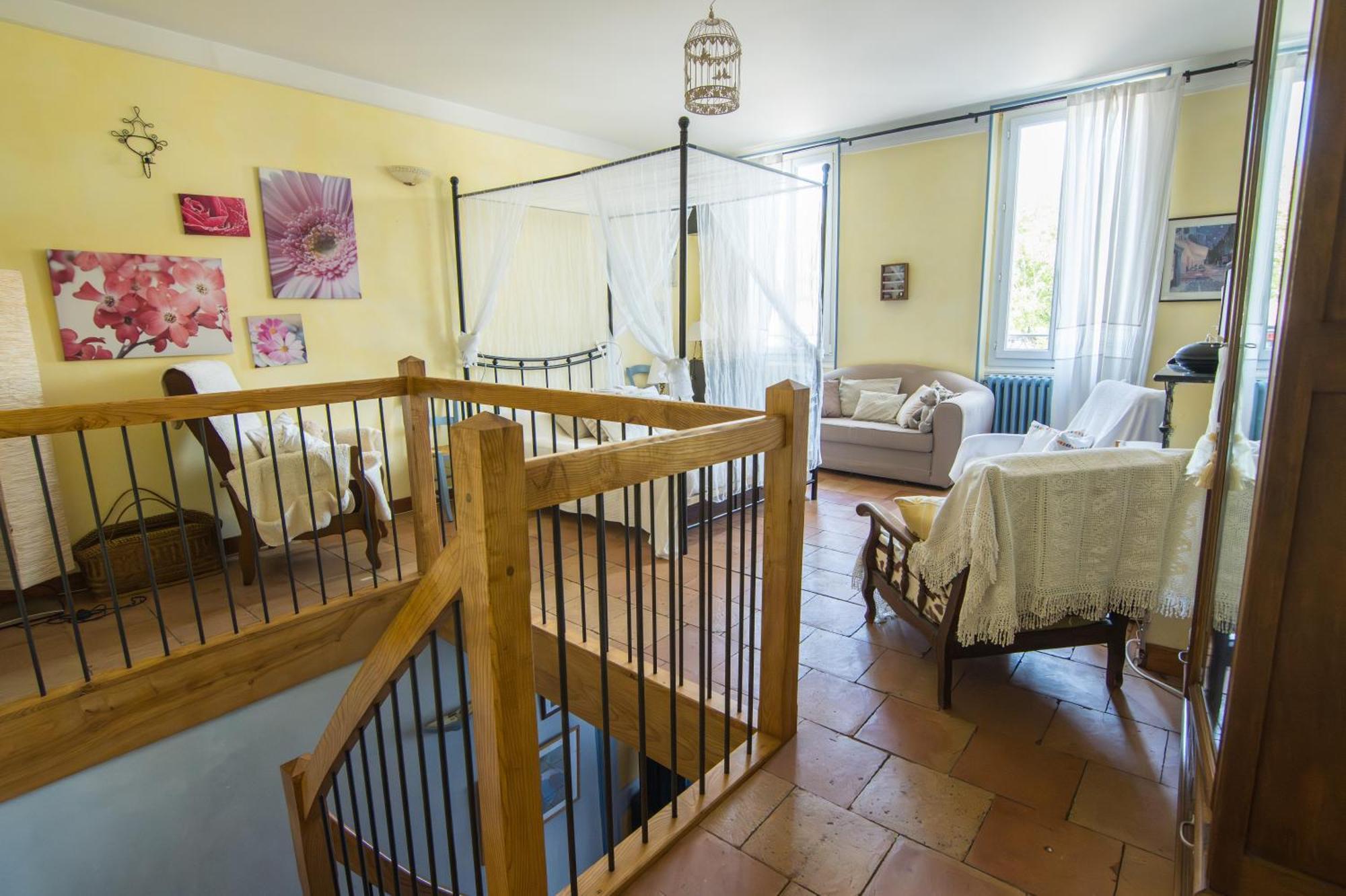 Apartment Volets Bleus Et Briques Rouges Albi