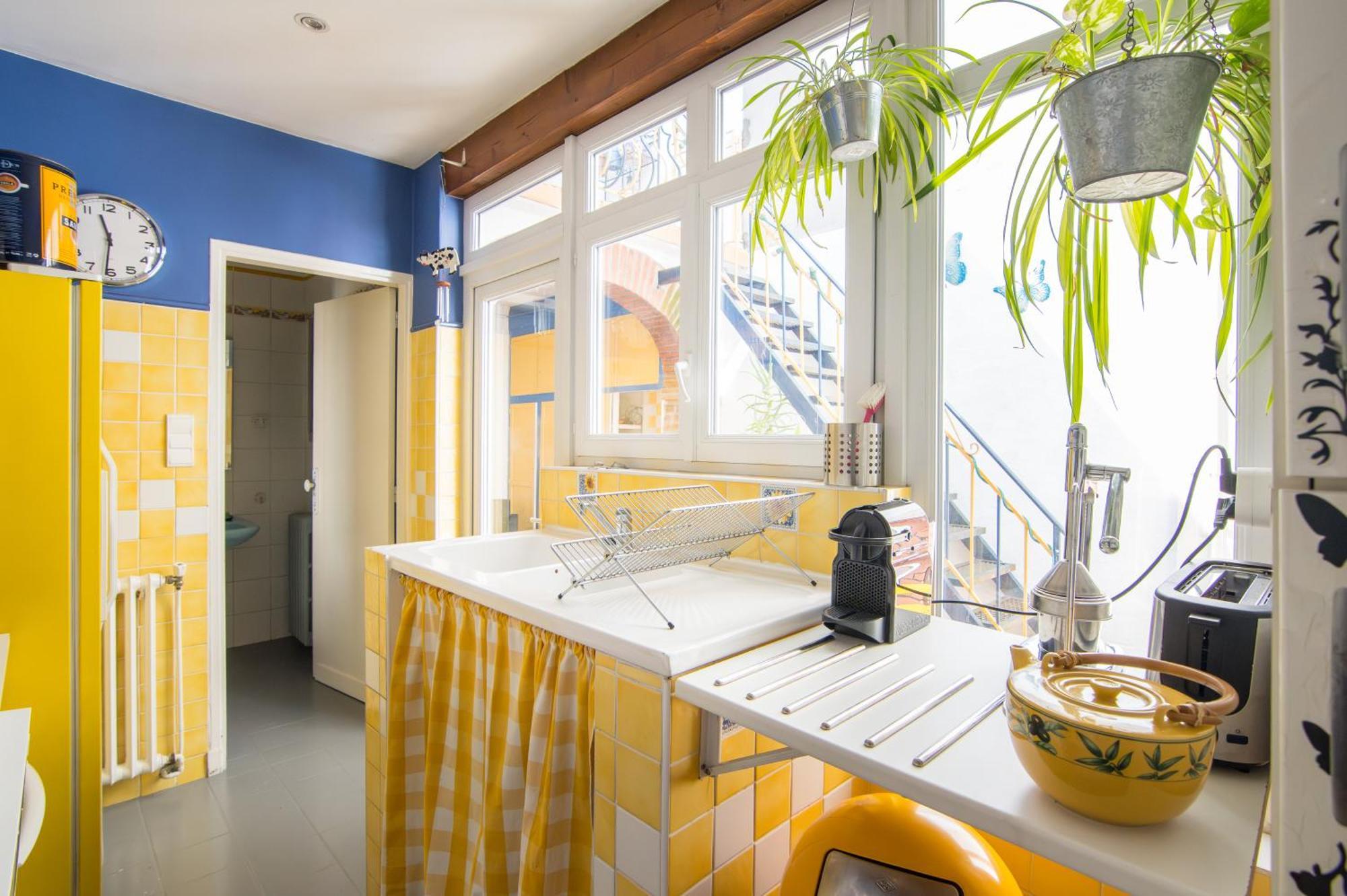 Volets Bleus Et Briques Rouges Apartment *