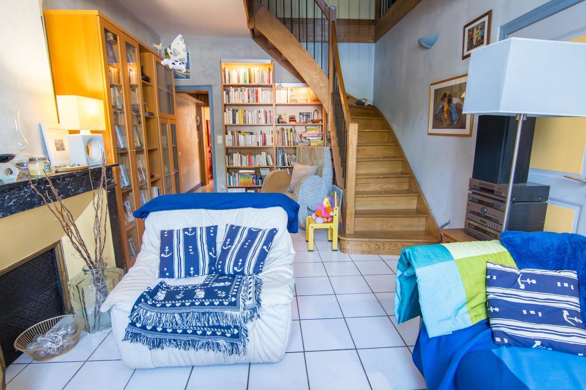 Apartment Volets Bleus Et Briques Rouges Albi