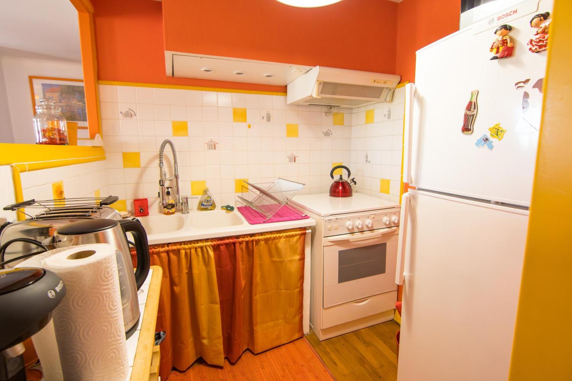 Volets Bleus Et Briques Rouges Apartment *