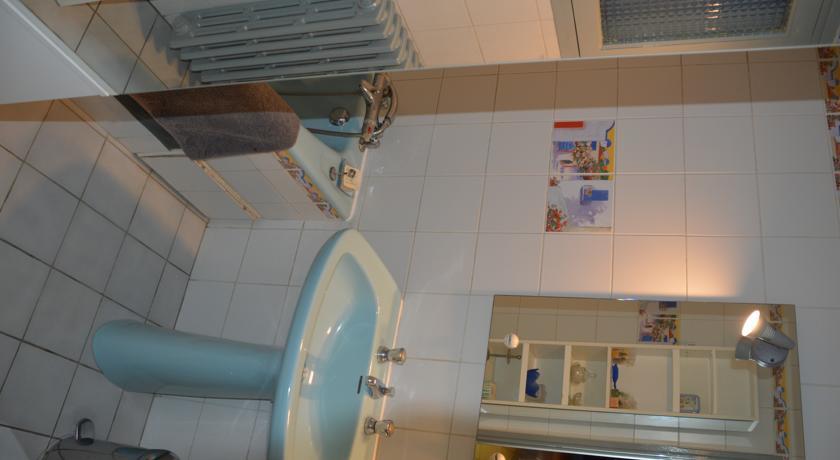 Volets Bleus Et Briques Rouges Apartment Albi