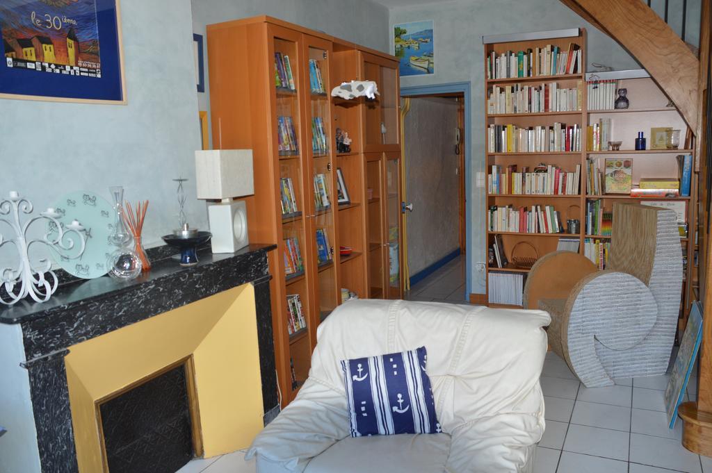 Volets Bleus Et Briques Rouges Apartment Albi