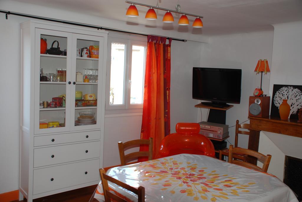 Apartment Volets Bleus Et Briques Rouges Albi